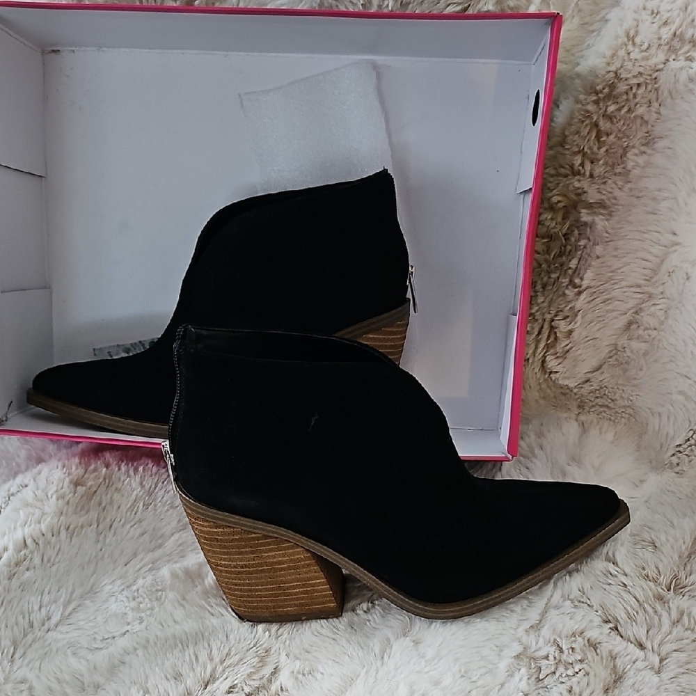 Vince Camuto Black Ankle Boots with Brown Heel